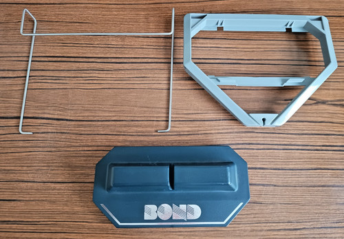 Bond knitting machine carriage