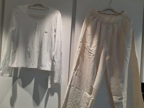 Minimalist off white ribbed - off-white,