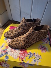 BRAND NEW IN BOX FABULOUS