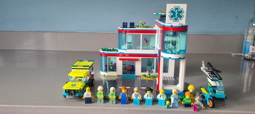 Lego city hospital - city:,