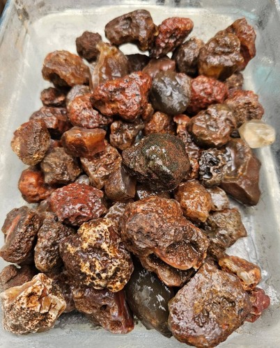 Lapidary slicing rough - slicing,