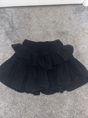 Black skirt