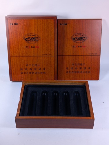 Empty wooden great wall - 2x,