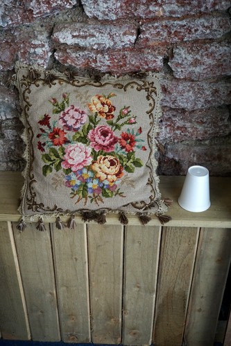 Vintage pretty cottage - pretty, rose