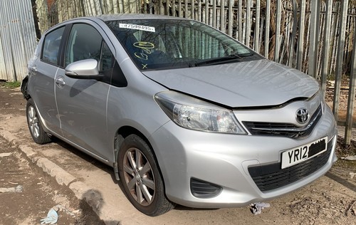 Toyota yaris petrol 2012 - yaris,