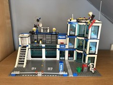 LEGO Town City Police Station Set 7498