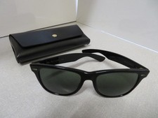 VINTAGE RAY-BAN WAYFARER II B&L USA MADE. Green Tint Lenses. Black Frames. Case.