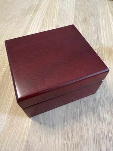 Wooden presentation box cream - wooden,