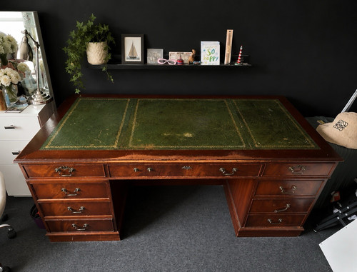Dark wood executive pedestal - wood,