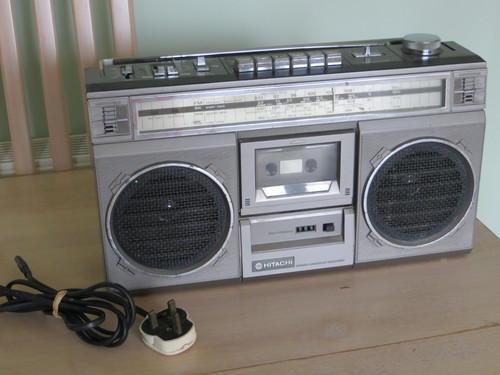 Hitachi radio cassette - radio,
