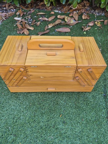 Large wooden cantilever - ,