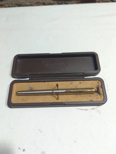 Stainless gold parker pen - &, in