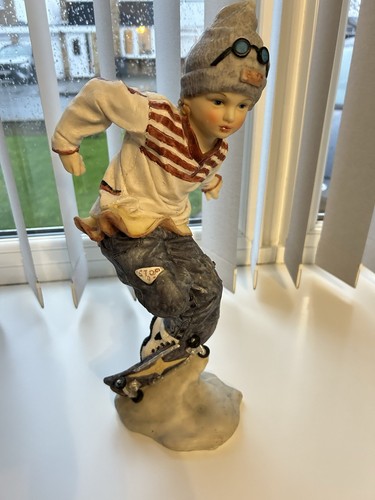 Skateboarding figure - figure, by