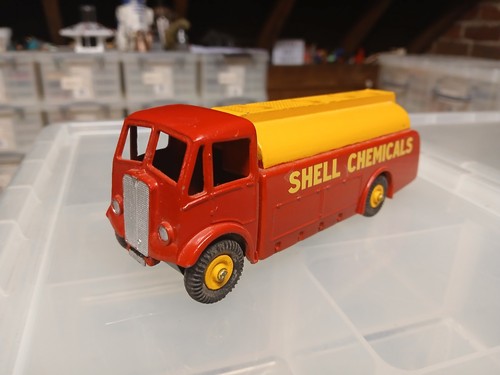 Dinky toys aec - dinky,