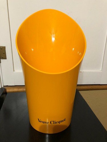 Veuve clicquot champagne - veuve, 15"
