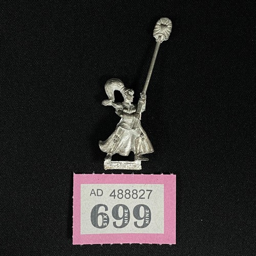 Maiden guard standard high elf - maiden,