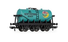 Hornby R60282 OO Gauge Tanker