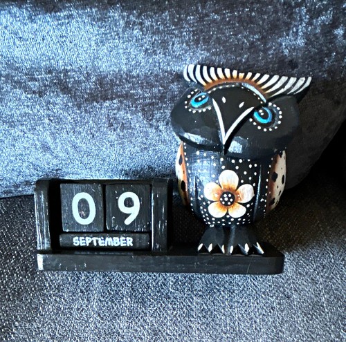 Wooden owl desk calendar block - calendar,
