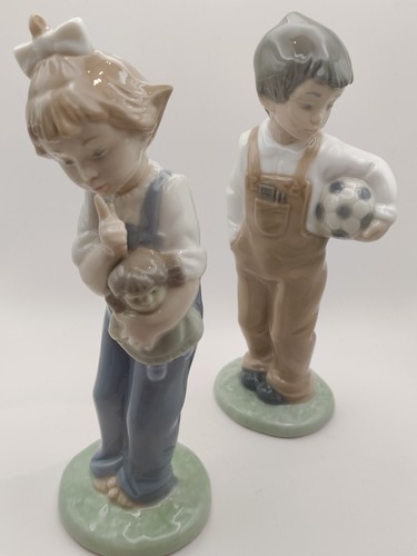 Nao lladro porcelain - by,