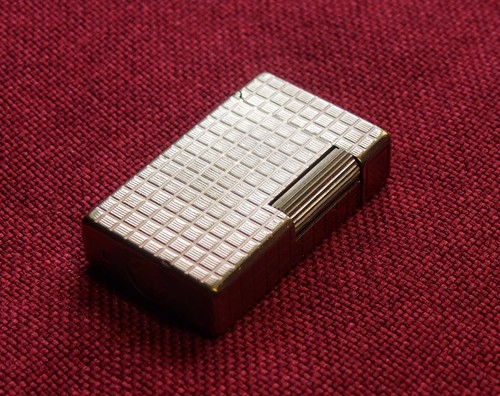 Vintage gold dupont lighter - st,