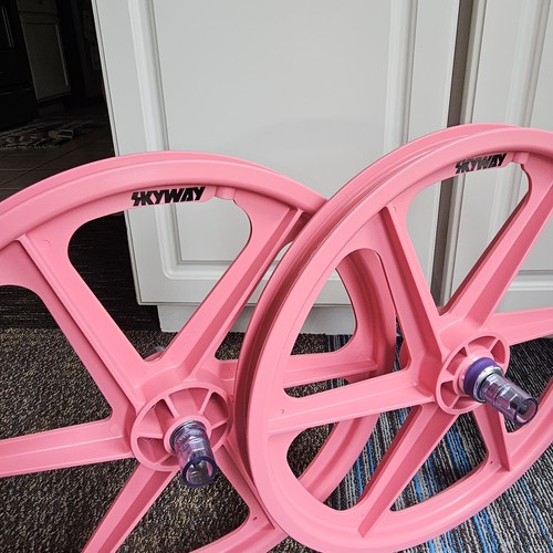 New pink black skyway mags - w/,