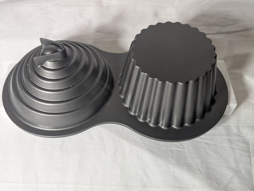 Wilton large cupcake pan - large,