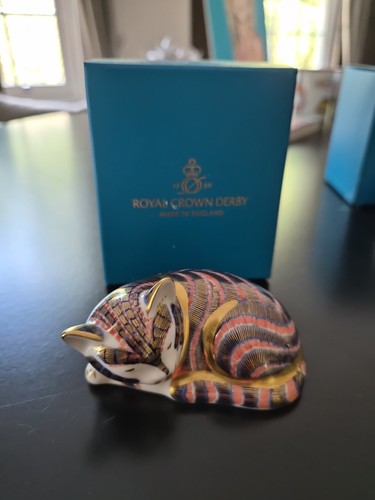 Royal crown derby sleeping - derby, 'sleeping