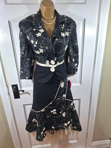 Fee gold black floral - g, &