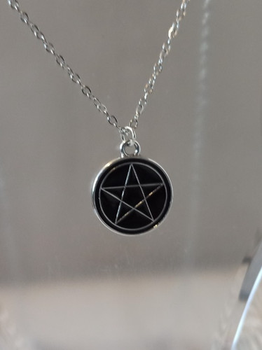 Pentagram necklace black - ,