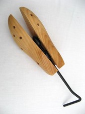 Shoe stretcher, wooden for left or right  Adjustable size. 