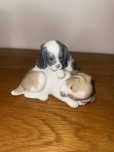 Nao lladro dogs figurine - 2,
