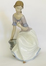 NAO BY LLADRO SPRING REFLECTIONS LARGE FIGURE 11” TALL. LADY WITH FLOWER LARGE