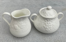 White WEDGWOOD Strawberry & Vine Milk Jug & Sugar Bowl , Sucrier Set