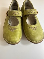 El Naturalista Green Leather