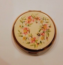 VINTAGE STRATTON ENAMAL BEE & FLOWERS POWDER COMPACT, SIGNED.