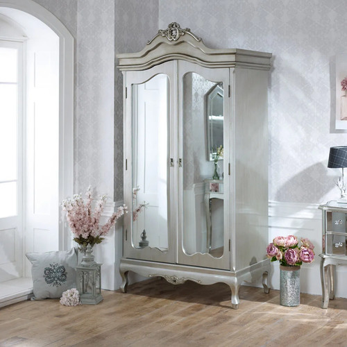 Double mirrored wardrobe