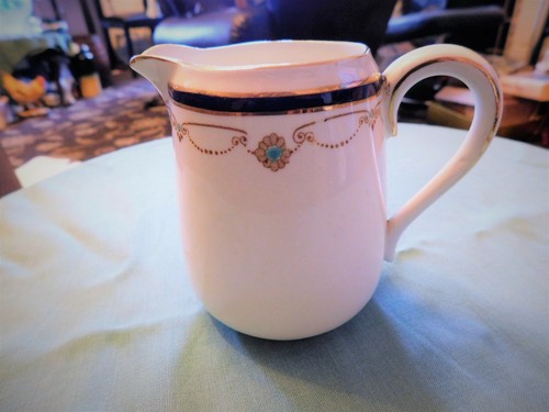 Antique gilded small heathcote - small,