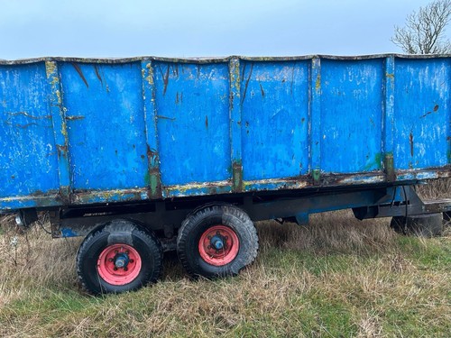 Tonne tipping trailer - 10,