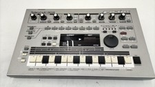 ROLAND MC-303 Groovebox w/ AC