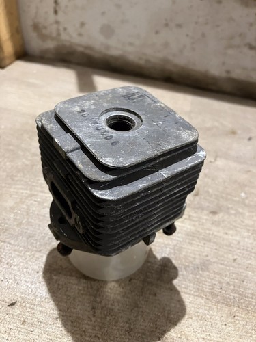 Cylinder head ryobi - cylinder,