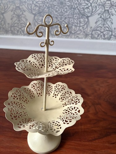 Vintage shabby chic - shabby, cream