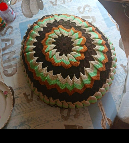 Round crochet floor cushion - round,
