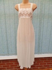 A43A VTG ST MICHAEL CREAM