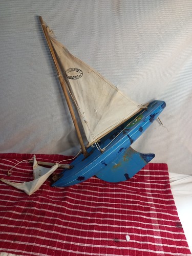 Britannia model pond yacht - model,