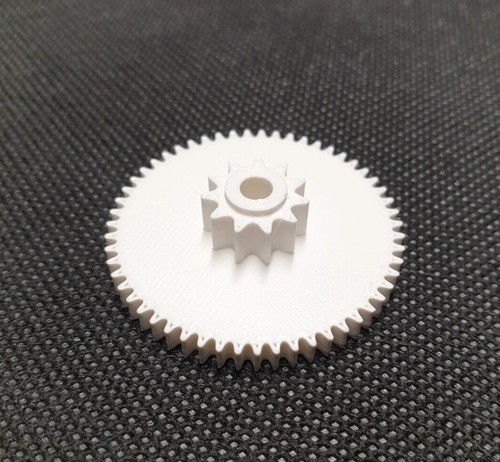 Window opener gear for roto - window,
