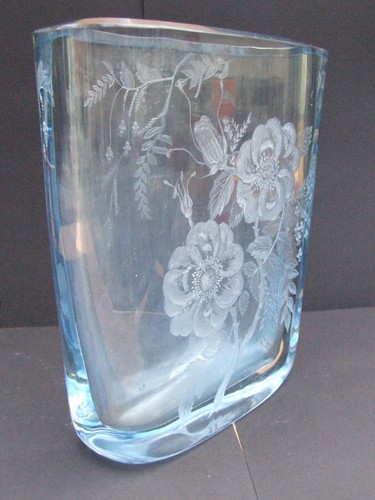 Glass vase floral - hand, cut