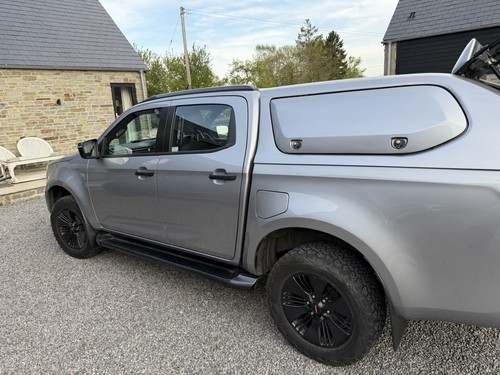 Isuzu max cross 2021 dual - max,