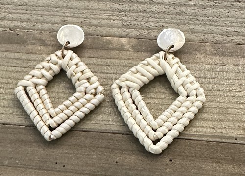 White wicker diamond drop - white,
