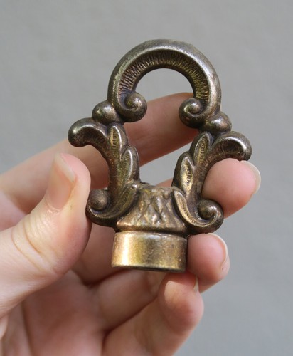 Shabby spelter metal lamp - 1,