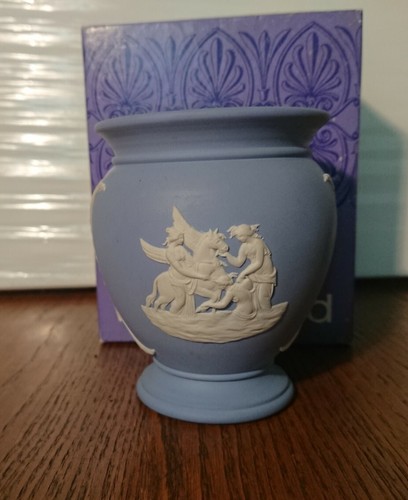 Wedgewood jasper cameo posy - wedgewood,
